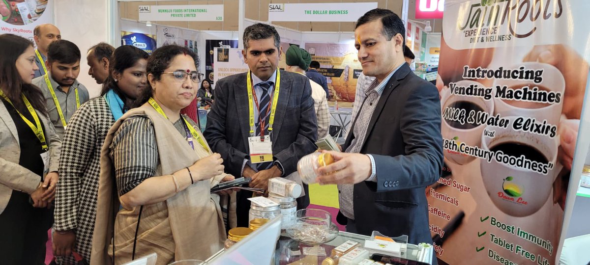 Shri. Abhishek Dev, Chairman, #APEDA visited the exhibition and interacted with the exhibitors and stakeholders at #SIAL INSPIRE #FOOD BUSINESS 2023. #Agriculture #Export #SIALIndia2023