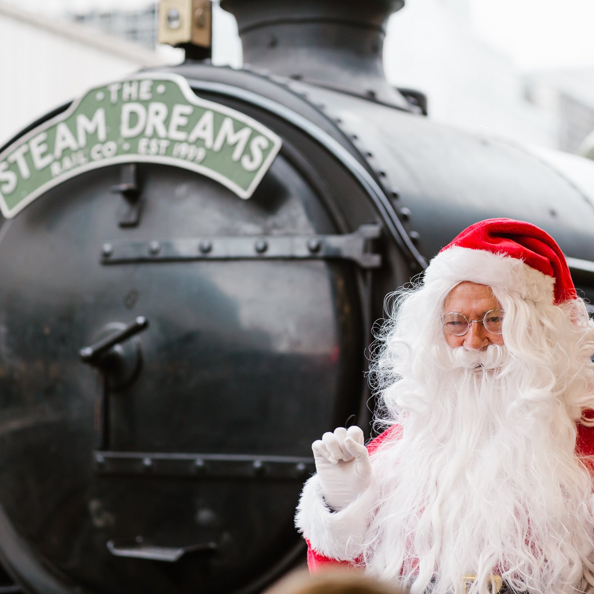 Steam_Dreams's tweet photo. Ho, ho, ho, Merry Christmas! 🎅

Santa is preparing to make his way from the North Pole to London Victoria for twelve journeys with the #SantaSteamExpress very soon. 🚂

There's still time to secure your seat and make magical memories this Christmas: https://t.co/GA3klle0lL https://t.co/fYuDD8LdtJ
