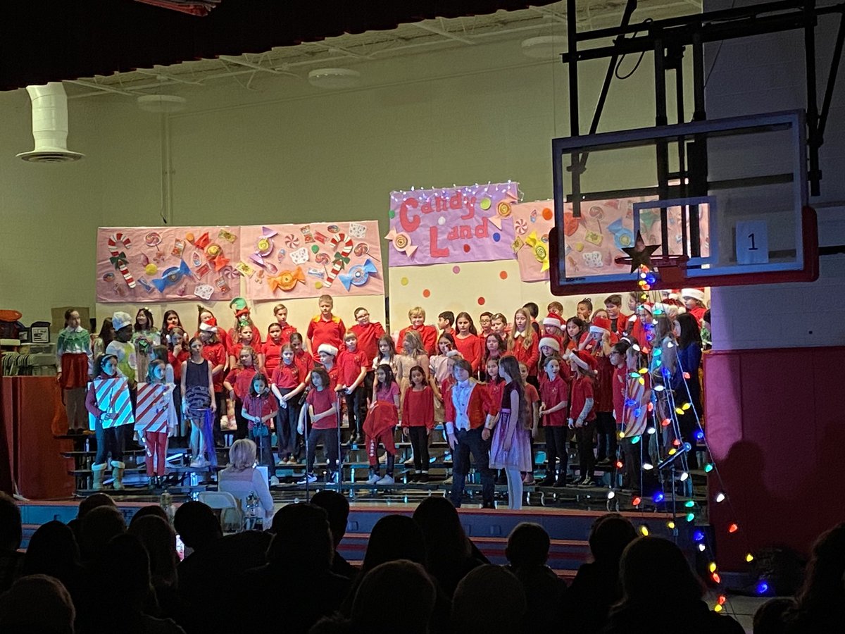Kudos to our choir students and Mrs.Wetle for an amazing Nutcracker performance last night! 🎵