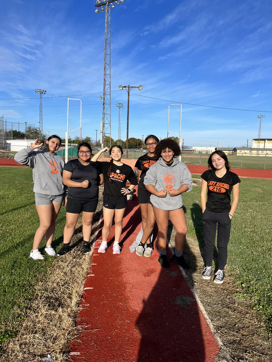XCApaches's tweet photo. We are getting ready!!! Two beautiful days on the track! #ladyapachetrack https://t.co/ab0oyNMwcv