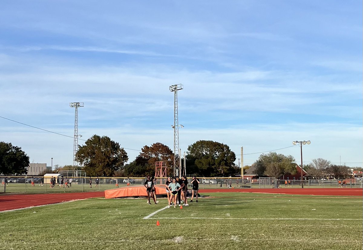 XCApaches's tweet photo. We are getting ready!!! Two beautiful days on the track! #ladyapachetrack https://t.co/ab0oyNMwcv