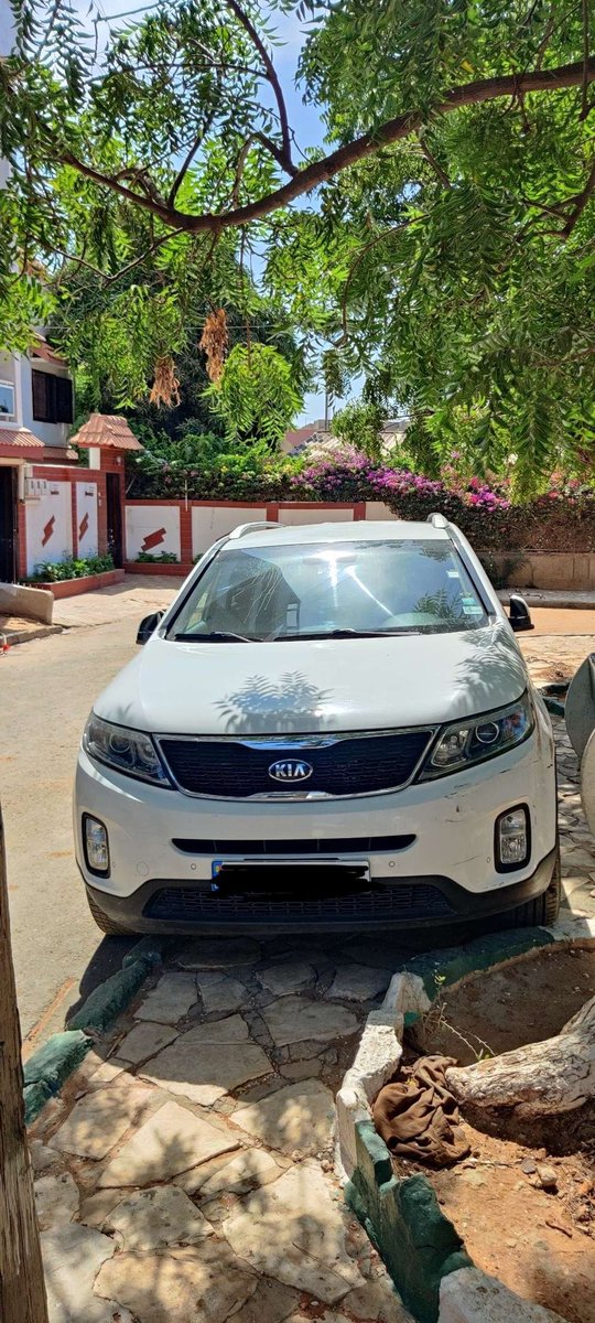 Amanvlone's tweet photo. Spacieuce, confortable et climatisée, cette Kia sorento est disponible pour vos déplacements entre Dakar- AIBD , AIBD-DAKAR , Dakar- Régions et également pour vos besoins de location de véhicule avec chauffeur. Pour plus d'informations veuillez contacter 781157832 ou le 773991720 https://t.co/epqQFexsab