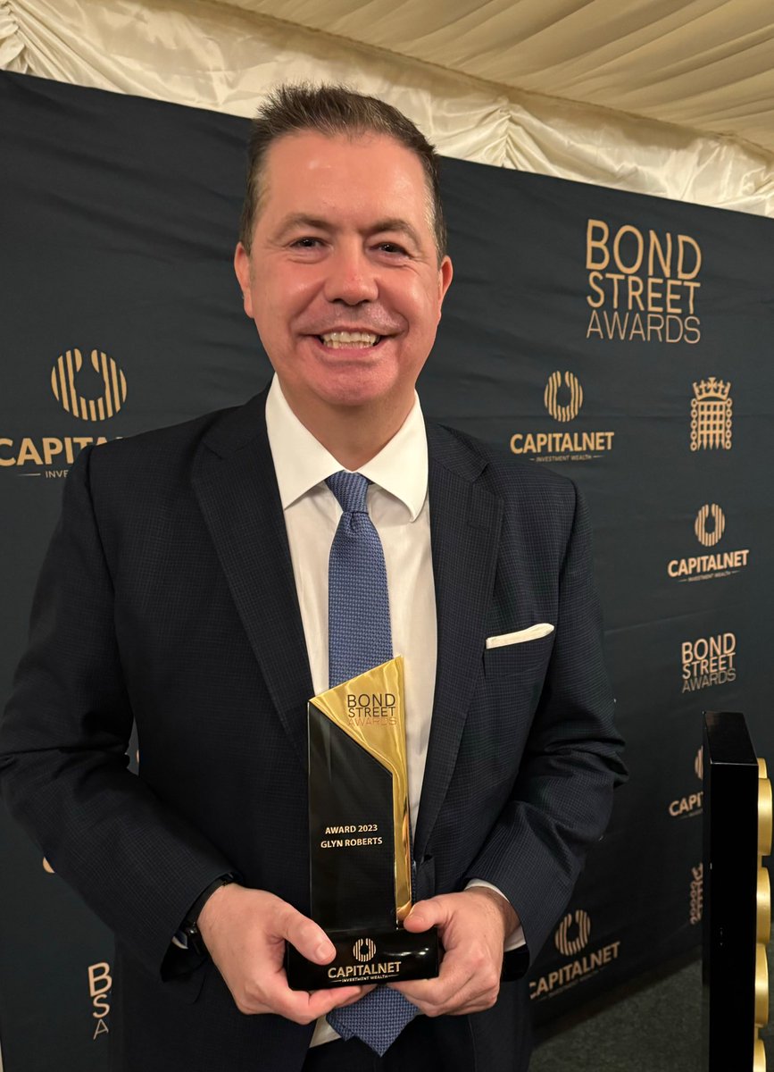 Delighted to be @HouseofCommons tonight to receive an award for services to business in Northern Ireland in my role as @retail_ni CEO @bondstreetaward