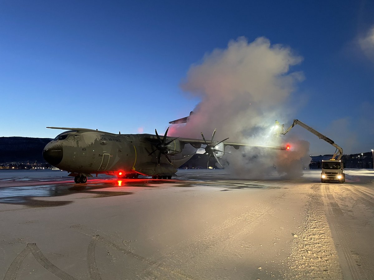 🧵Global Enablement in the Arctic - A Thread 1. Over the last few weeks teams from across GE have been training and testing equipment in the Arctic Circle in Norway, alongside the @Luftforsvaret. Supporting & protecting Typhoon and A400M aircraft in austere & tough conditions.