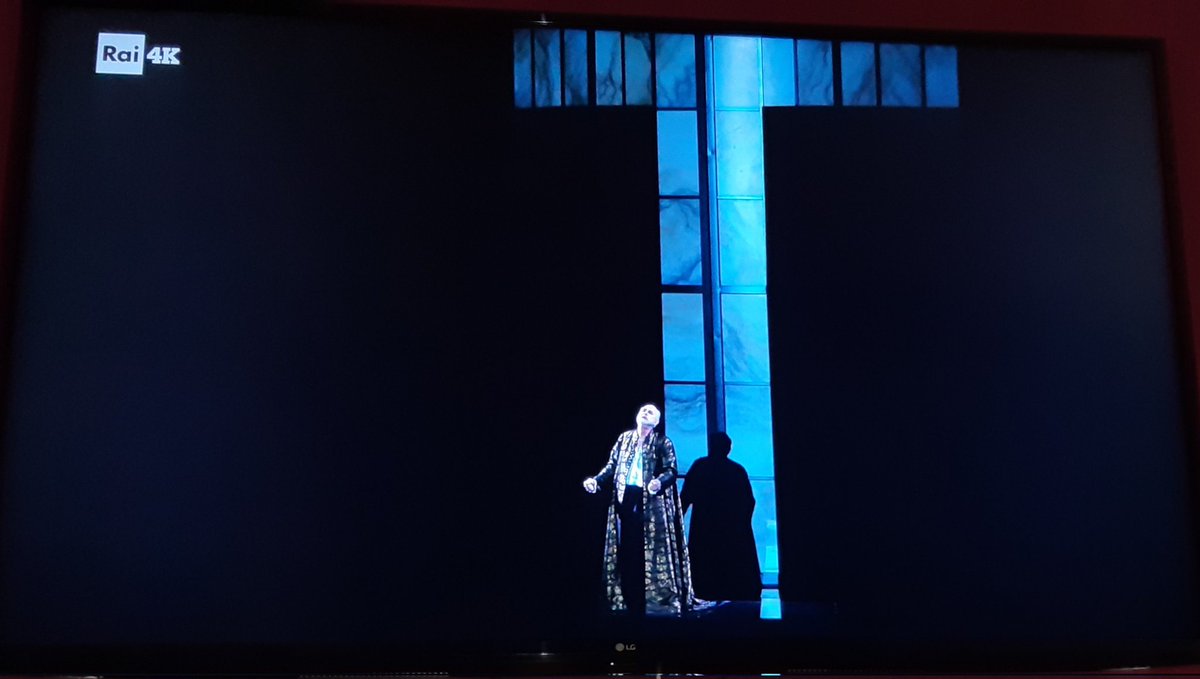 DdarkM's tweet photo. Sono estasiata
#PrimaScala #DonCarlo @RaiCultura @RaiUno @RaiPlay
@teatroallascala #rai4k https://t.co/VjDmOrme9X