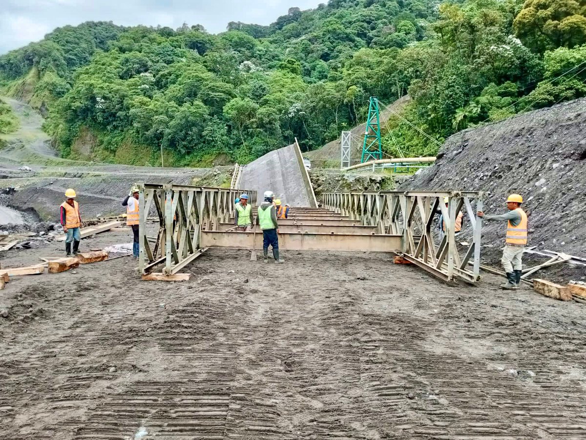 Trabajamos en equipo por un objetivo común: tener operativo el puente sobre el río Marker. 

✅ Empezamos el armado del puente de 45 metros. 
✅ La próxima semana se retirará la antigua estructura.

Estamos en sitio con personal de MTOP, GAD locales y Prefectura de Sucumbíos.👷‍♂️👍