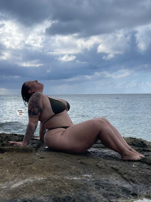 Have you ever fucked in the sea? ? https://t.co/92BTVIxuzj