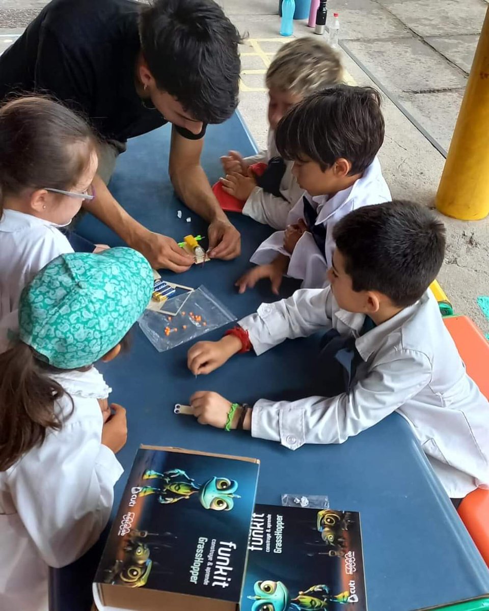 Clubes de Ciencia de las Escuelas 8 de Nueva Palmira y 92 y 138 de Carmelo fueron reconocidos por Moscalab y la Cuti con un kit de robótica. Se realizó la entrega junto a un taller sobre la utilización y manejo de éstos a cargo del equipo técnico de Moscalab.