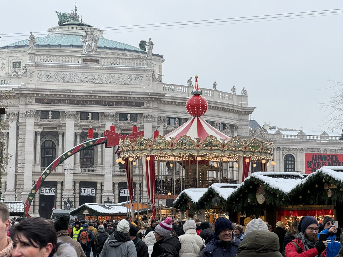 drvickip's tweet photo. From twinkling lights to cozy stalls, every corner brings delight.
#HolidayMarkets #ViennaInWinter https://t.co/T6ymhtTi5F