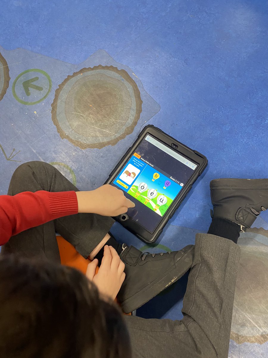 OReillysclass's tweet photo. iPad fun revising sounds 👂 and heart words 💜 https://t.co/1IpdkFlF1x