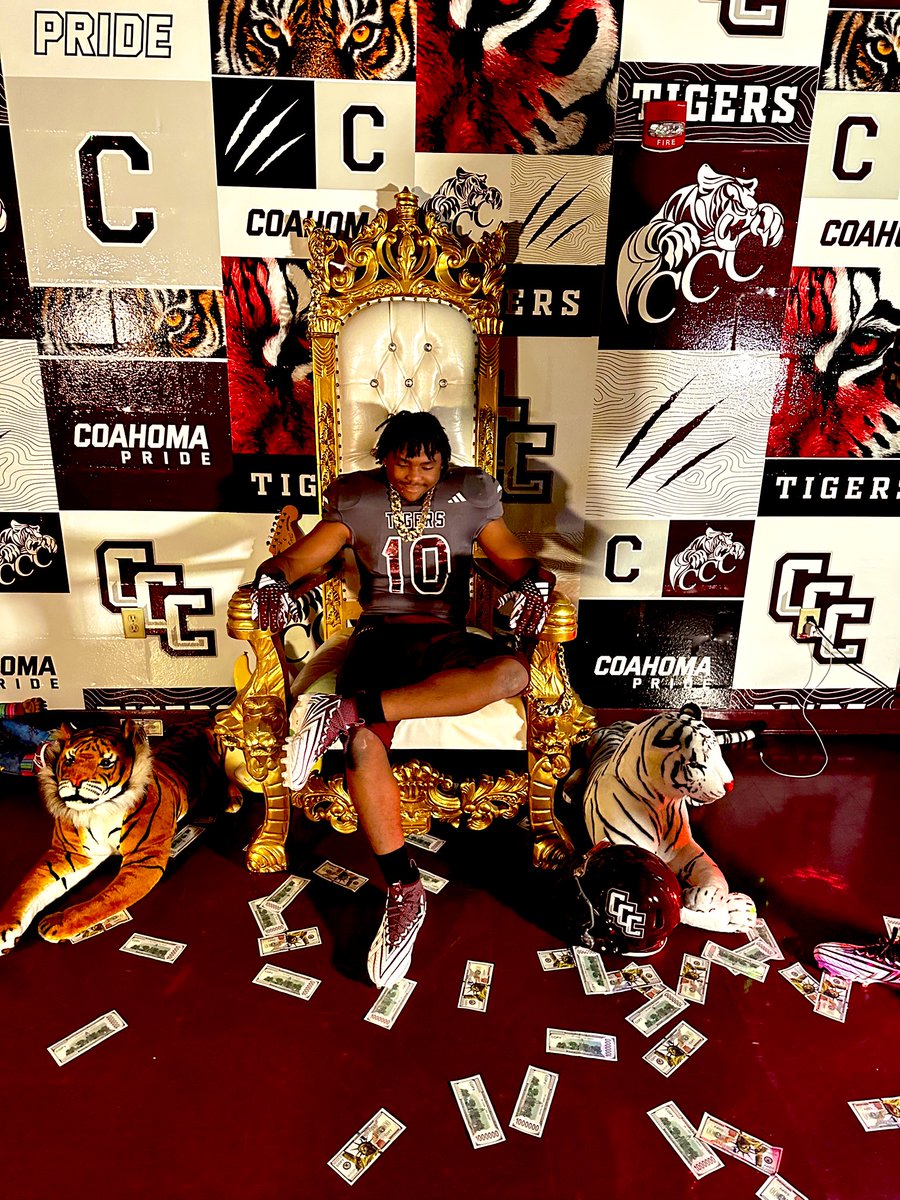 Reggie_Carter10's tweet image. Great visit to @CoahomaFootball 🔥!! @Metcalf79 @ShauneHoliday @orr_coachorr9 @coach_wigginsnj @KosciuskoFB