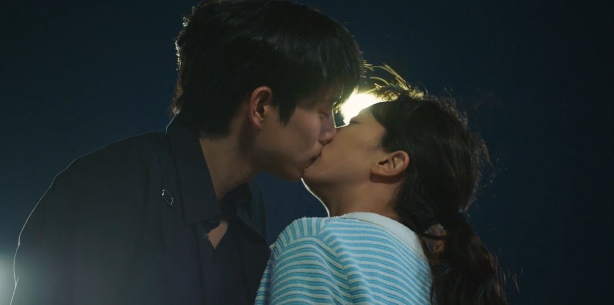 diziasyacom's tweet photo. #MoonInTheDay 12. bölümüyle sitemizde.
https://t.co/CgLs0e3IgV
#MoonInTheDayEp12 #PyoYeJin #KimYoungDae #YoungDae #OhnJooWan #JungWoongIn #kdrama #diziasya #koreandrama #drama #dizi #yabancidizi https://t.co/oNg4785Ctb