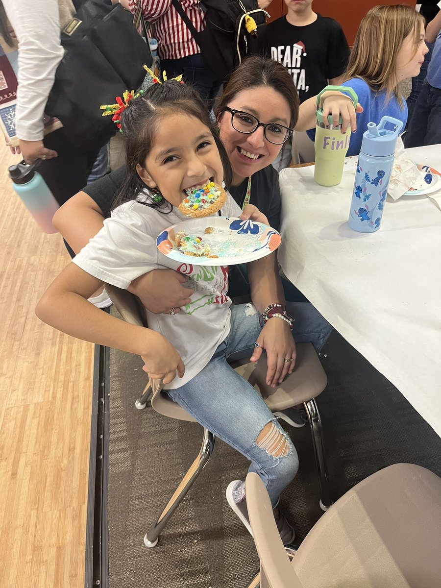 Another successful cookie decorating this year 💚❤️💚❤️💚❤️ <a href="/MJEjags/">Jenks Elementary</a>