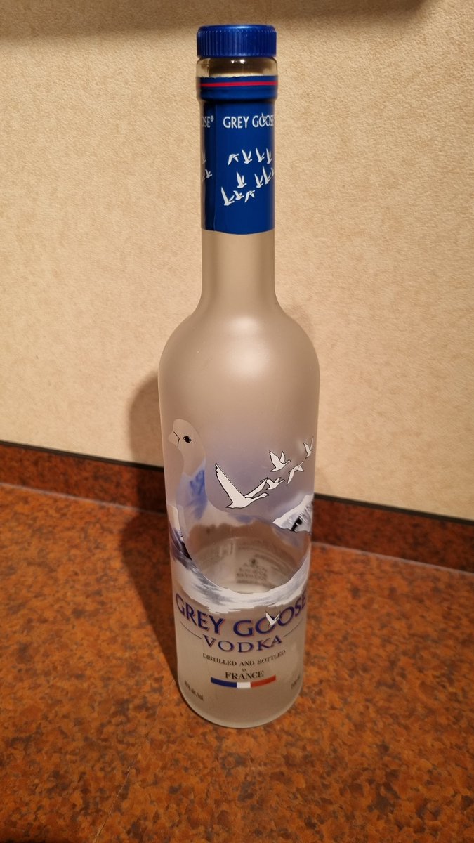 breen1_breen's tweet image. Tonight's Vodka is blue on a school night as well. UTFT "Gordon Gordon what's the score 💙💙💙💙