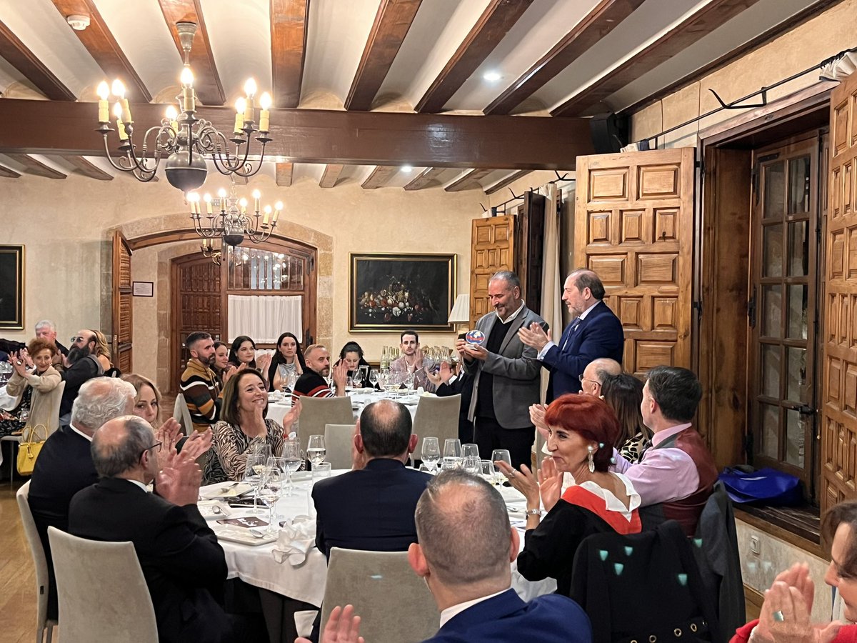 Cioff_Esp's tweet photo. CENA DE GALA 40º CONGRESO CIOFF 2023
La jornada de este 7 de diciembre finaliza con la cena de gala del 40º Congreso CIOFF 2023, que ha reunido a los participantes en el Parador Nacional Condes de Alba y Aliste de Zamora.
#cioff https://t.co/hT49lrIydv