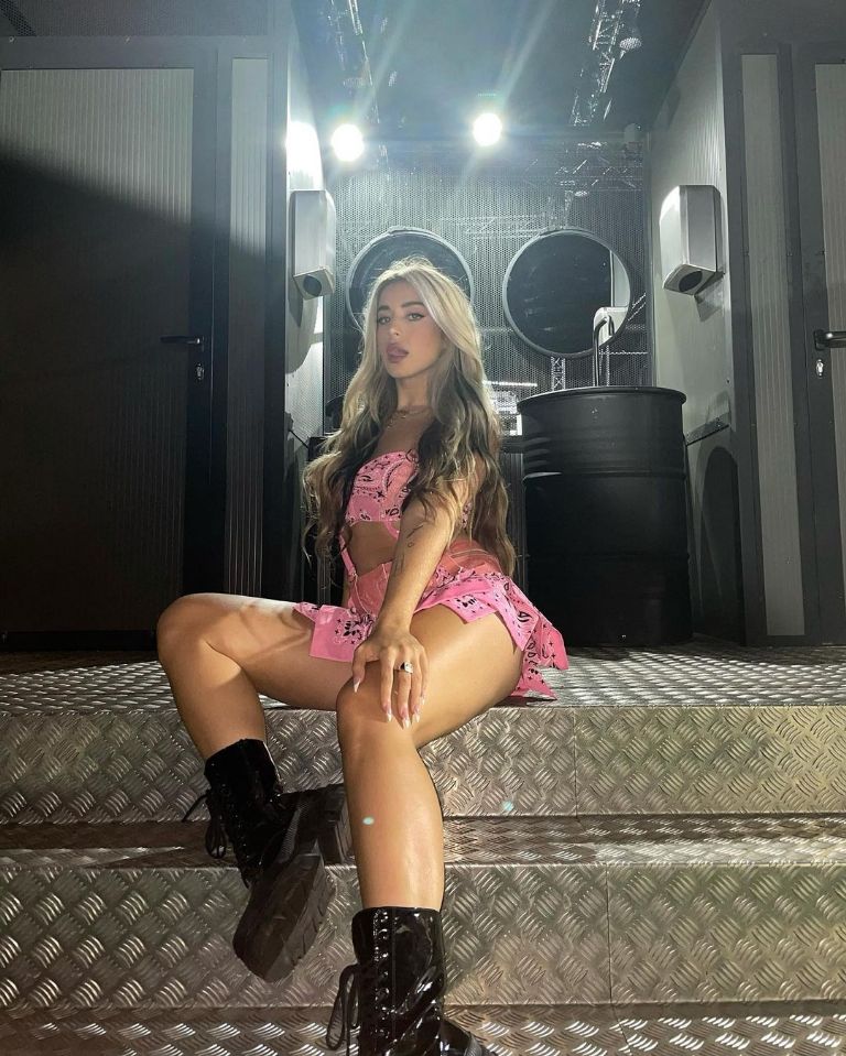 Soy pecadora por tentaciones como tú.🔥