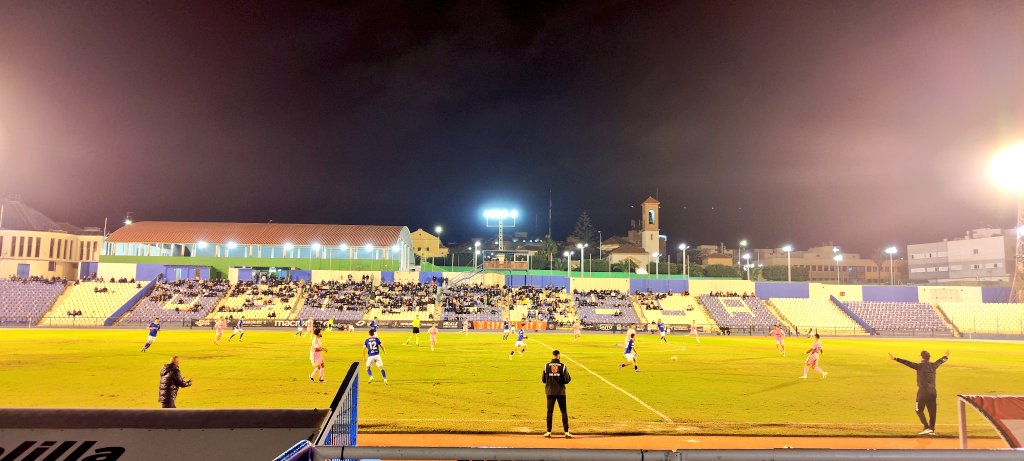 aminazmani's tweet image. Un partido @UDMelilla VS @SDEibar en el que el árbitro está siendo demasiado protagonista y penalizando injustamente a una UDMelilla que lo está dando todo.
