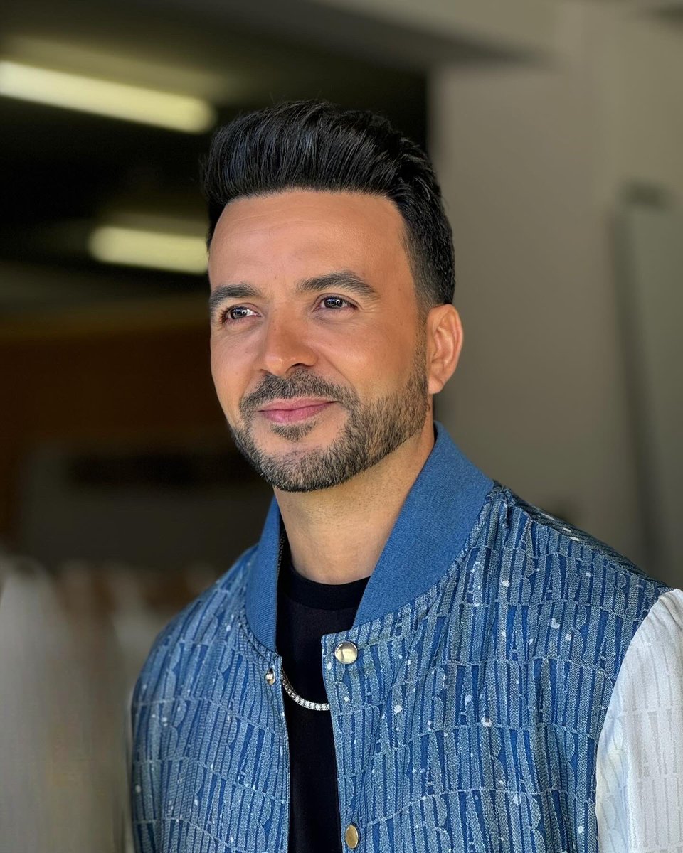 LuisFonsi's tweet photo. 💙🩵 https://t.co/l8chSuQLSJ