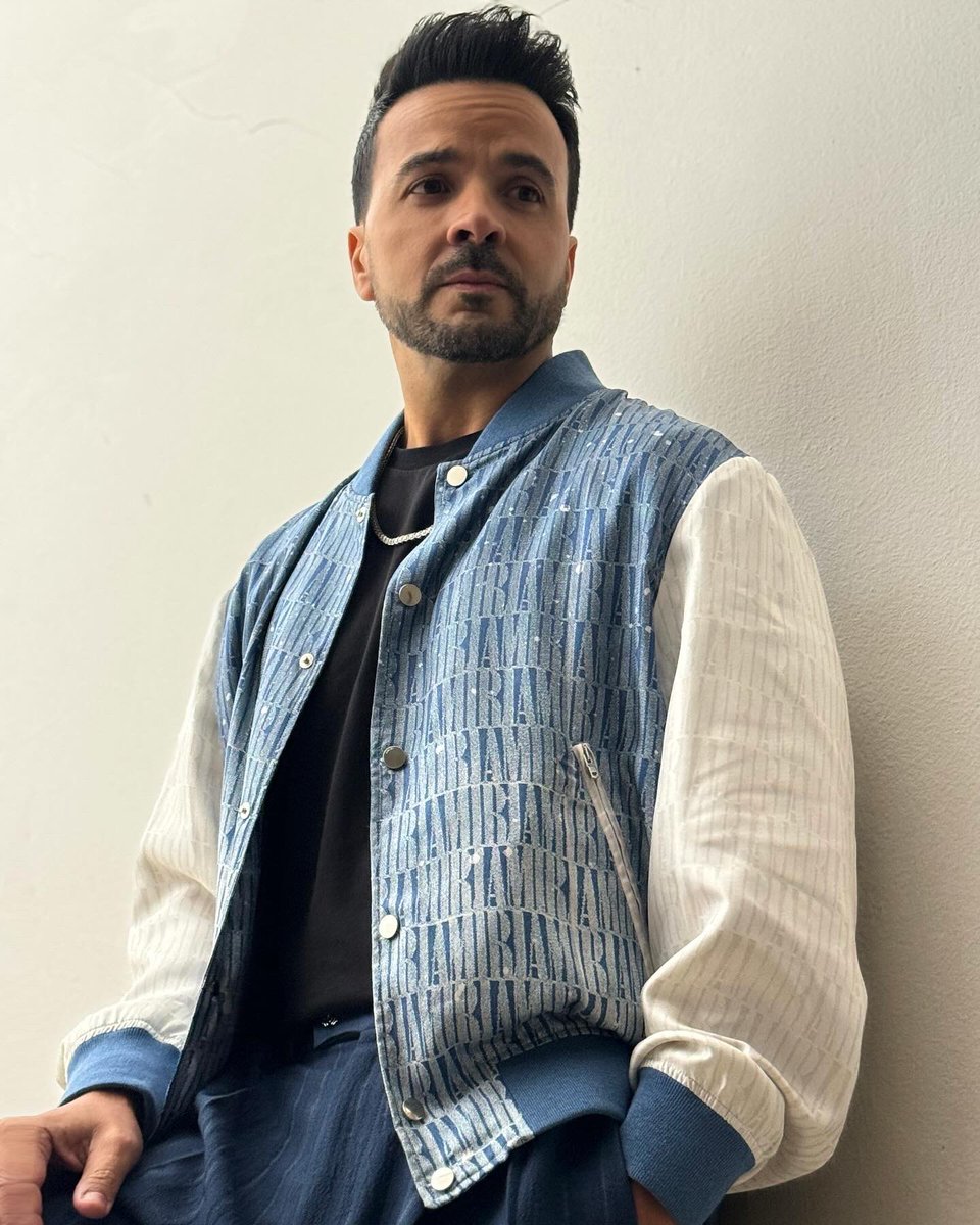 LuisFonsi's tweet photo. 💙🩵 https://t.co/l8chSuQLSJ