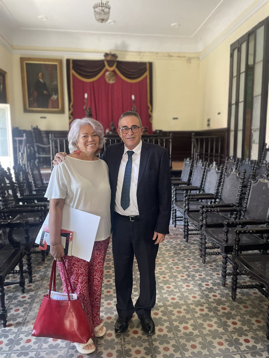 Reconoce la <a href="/ciencias_cuba/">Academia de Ciencias de Cuba</a> a autores de varios textos que han contribuido a la difusión de la ciencia, por su utilidad en la docencia y por ser el producto de la creación científica de varios profesores investigadores cubanos. <a href="/InesMChapman/">Inés María Chapman Waugh</a> @JorgeLuisPerd20 <a href="/ElbaRosaPM/">Elba Rosa</a>