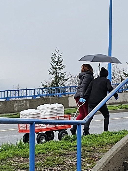 Lunch being delivered to #Homeless campers on waterfront #crabpark