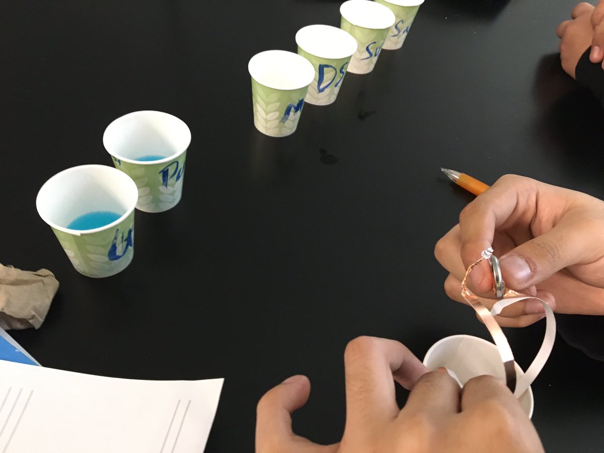 dailystem's tweet photo. Today’s quick #STEMstarter challenge: create a circuit with an LED and test liquids & arrange in order of brightness 💡
(We used distilled H2O, tap H2O, salt H2O, sugar H2O, Mt Dew, Powerade, & Gatorade) https://t.co/UlpgwOvfXj