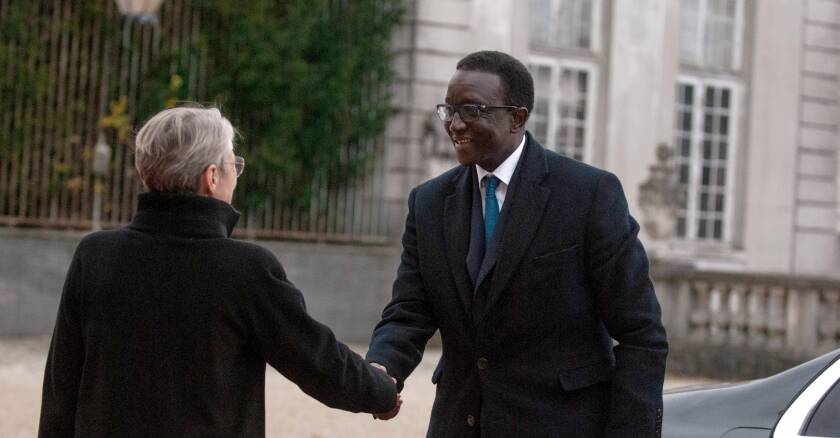 aminatatoureklk's tweet photo. A  moins de trois mois de l’élection présidentielle, @amadou_ba_  le Premier Ministre- Candidat du Président sortant @Macky_Sall  est reçu à #Matignon par son homologue français. Je déplore cette confusion de genre diplomatiquement inopportune. 
Nos partenaires au développement et pays-amis, à cette période particulière de l’histoire de notre pays, se doivent de pratiquer une totale équidistance entre tous les candidats à la prochaine élection présidentielle. #Focus2024 #Senegal #Election