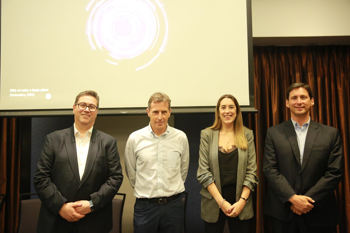 DeloittePeru's tweet photo. Ayer nuestra socia Directora de Perú, Karla Velásquez, dio apertura a nuestro evento "ESG: el valor a largo plazo, juntos podemos lograr un impacto significativo", en el que destacó los retos que enfrentamos en relación (cont) https://t.co/5FQFq8TdBH https://t.co/1S5Im3EFo8