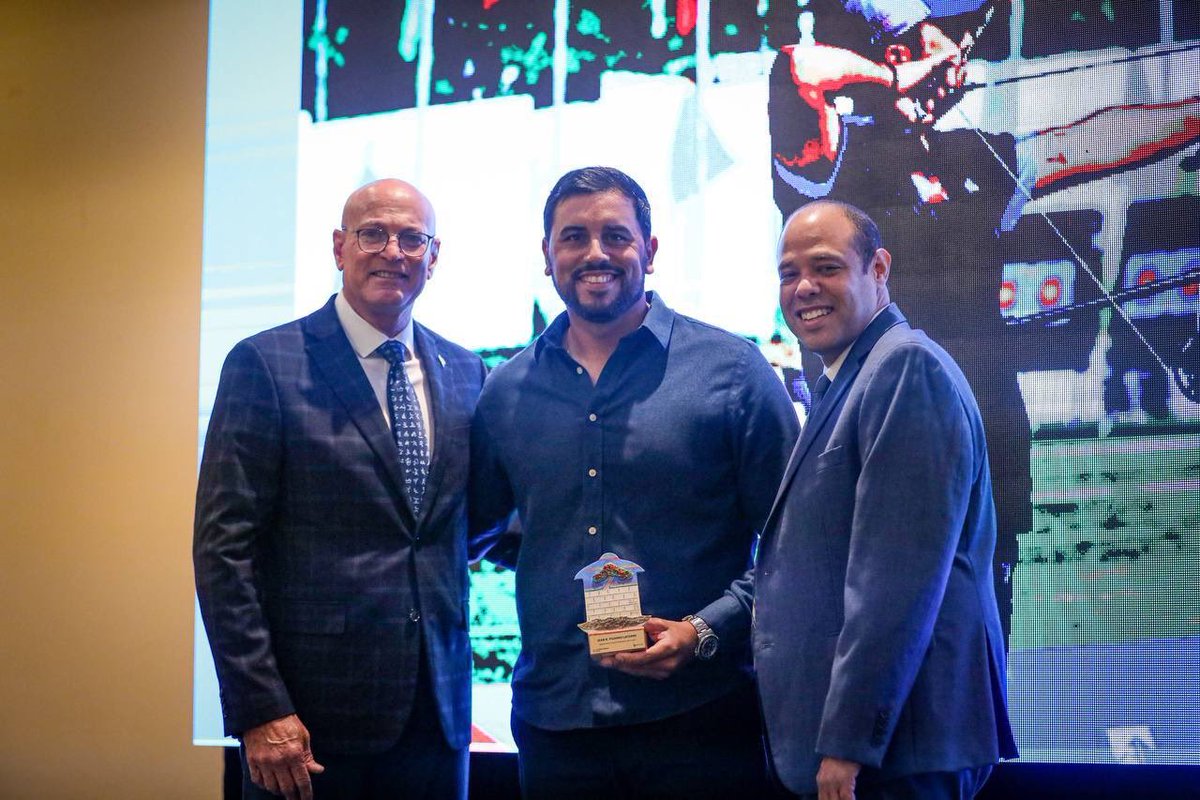 recreaydeportes's tweet image. 🏆🌟 ¡Celebrando el talento y el esfuerzo de nuestros atletas de Alto Rendimiento! El #DRD se enorgullece de reconocer los logros obtenidos por estos destacados deportistas en competencias internacionales.