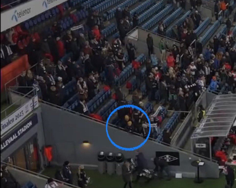 Twitter-hjelp! På cupfinalen var det en gutt (tror det han jeg snakker med her), som hadde så lyst på hanskene mine. Jeg skulle rett på samling, så kunne ikke gi de bort. Han ble så skuffet, så jeg har veldig lyst å overraske han med et par 🧤til jul! Kan noen hjelpe meg? ❤️💙