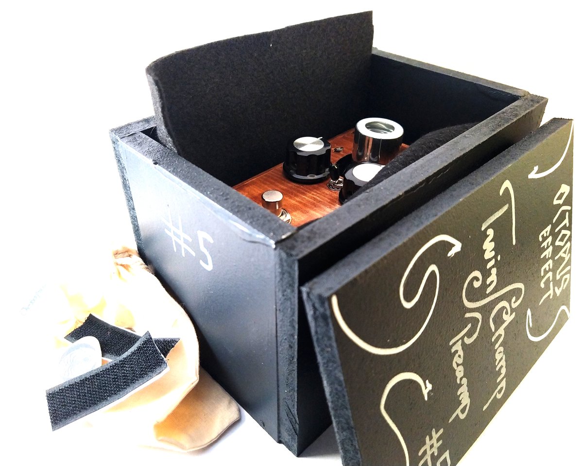 Octopus_Effect's tweet image. Retrouvé Twin/Champ preamp #3, #4, #5 &amp;amp; #6 le préampli au format pédale, sur la boutique Reverb de Octopus Effect. Attention modèle unique.
reverb.com/fr/shop/octopu…
              🎸🎸☠️🦑☠️🎸🎸
#pedalguitar #preamptube #handmade #twin #champ #woodworking