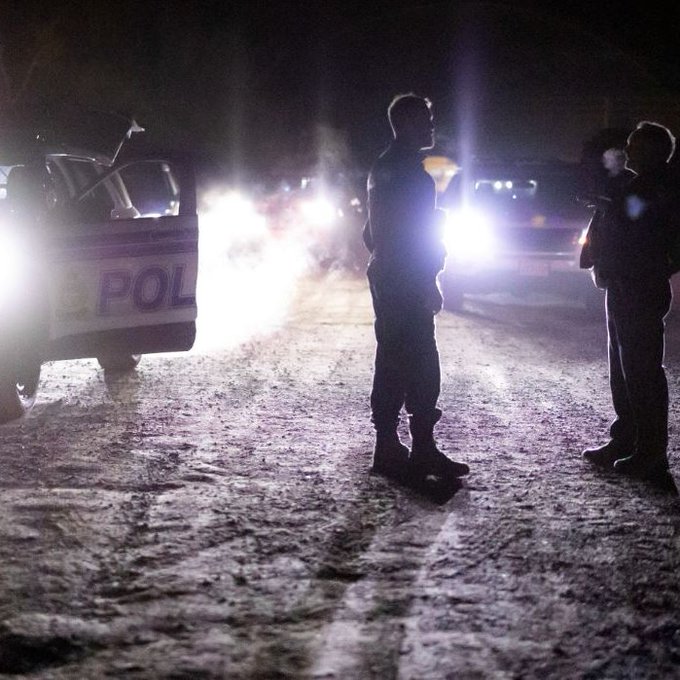 Officers outside / les agents dehors