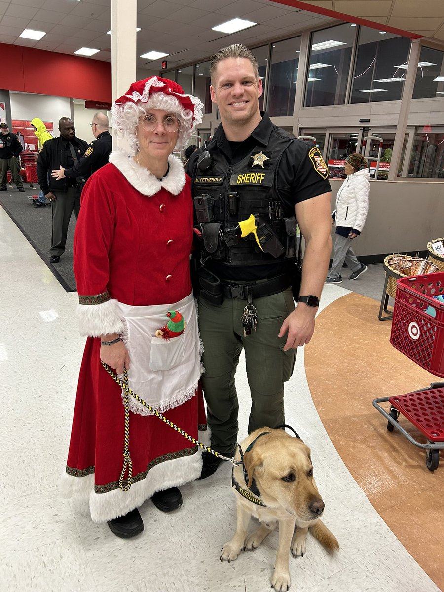 We had a blast with all the @OHFCSO annual Shop With the Sheriff at Target in Hilliard! Thank you Nasty's Sports Bar & Restaurant for providing all the food for the kids!!! What a great night!!!