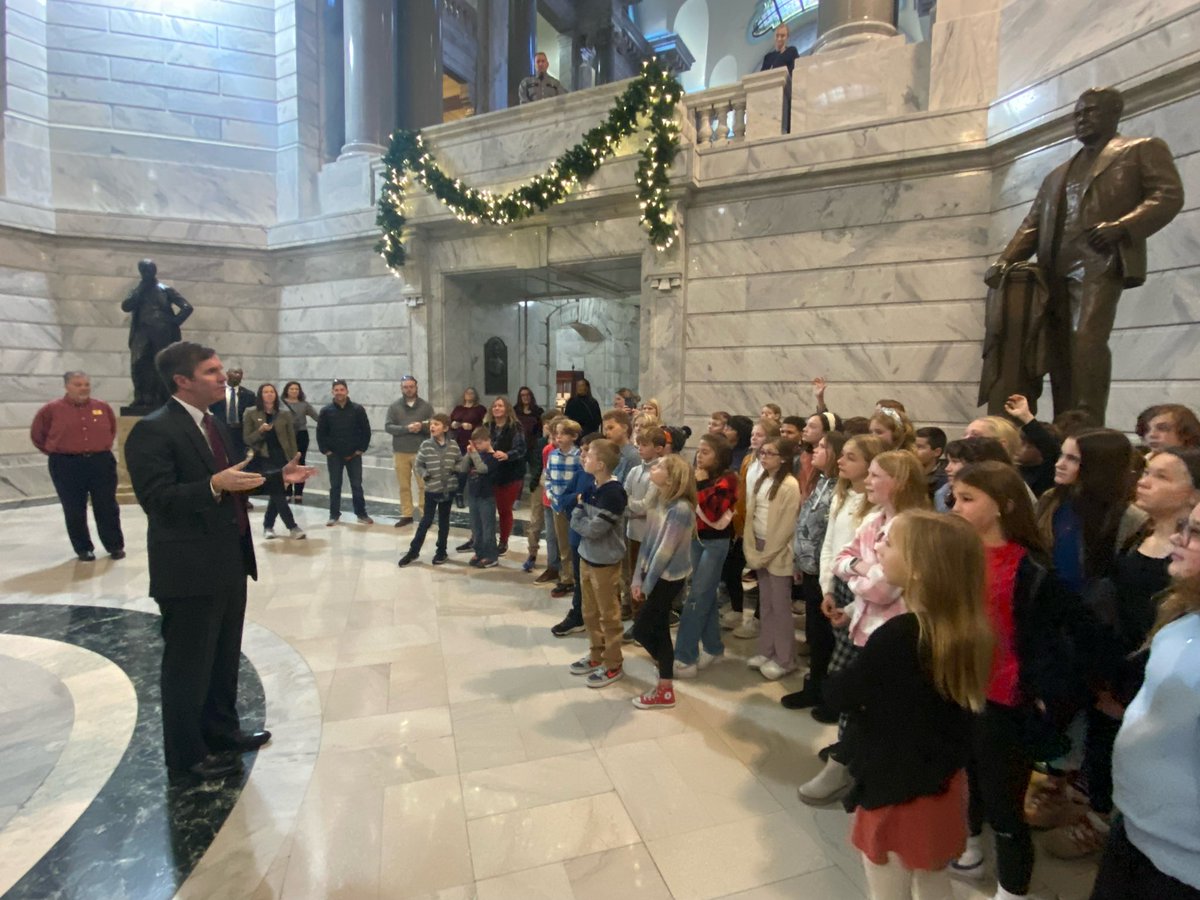 FTWoodfillES's tweet photo. Today our 5th graders had an awesome day visiting Kentucky’s state capitol! We even surprised our fifth graders with some special guests. Thank you @GovAndyBeshear and @mike_clines for taking the time to visit with our students. @FTSchools @FTSUPT https://t.co/iQ7wIx8X2A