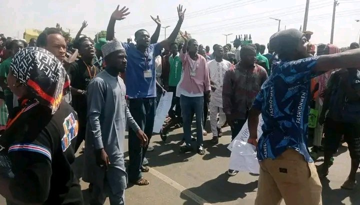 Pictorial Excerpts Of Ongoing Protest By FULafia Students Over Insecurity At Gandu nasarawa state
 #StudentsLivesMatter