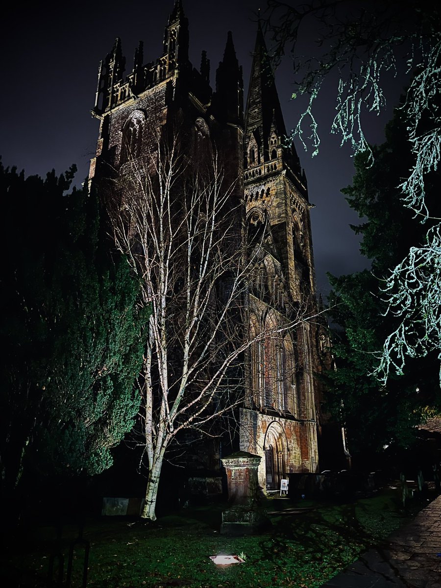 LtdEcr's tweet photo. Emergency services carol service at Llandaff Cathedral tonight. Was delightful https://t.co/fx80uufrrm