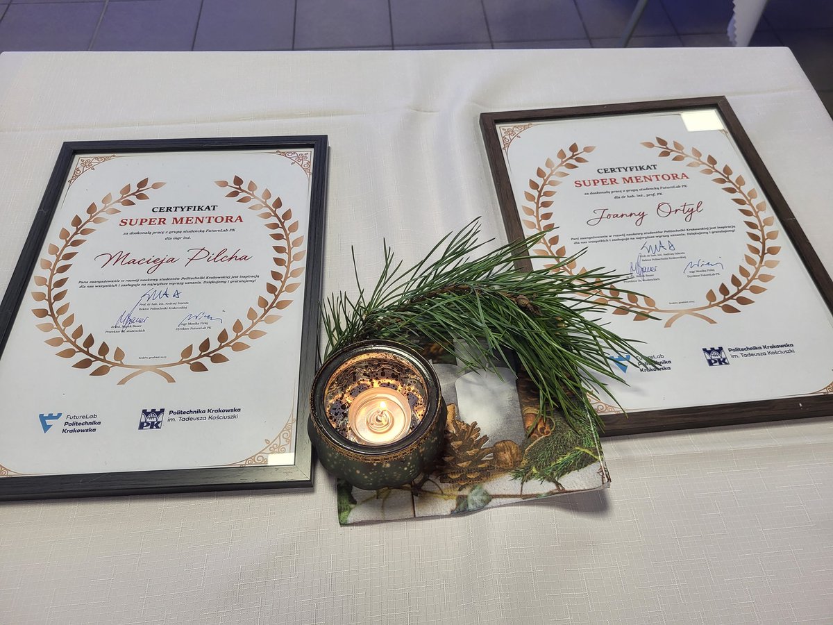 JoannaOrtyl's tweet image. Today @MaciejPilch123 and I had the opportunity to receive #SUPERMENTOR awards.This was an award given by #FUTURELAB PK as a appreciation for motivating and inspiring students. I would like to thank all the students who are with us for the opportunity to create a #OrtylPhotoLab