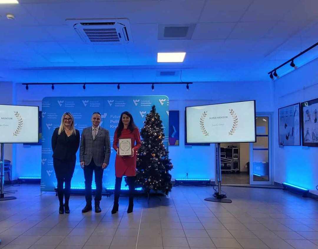 JoannaOrtyl's tweet image. Today @MaciejPilch123 and I had the opportunity to receive #SUPERMENTOR awards.This was an award given by #FUTURELAB PK as a appreciation for motivating and inspiring students. I would like to thank all the students who are with us for the opportunity to create a #OrtylPhotoLab