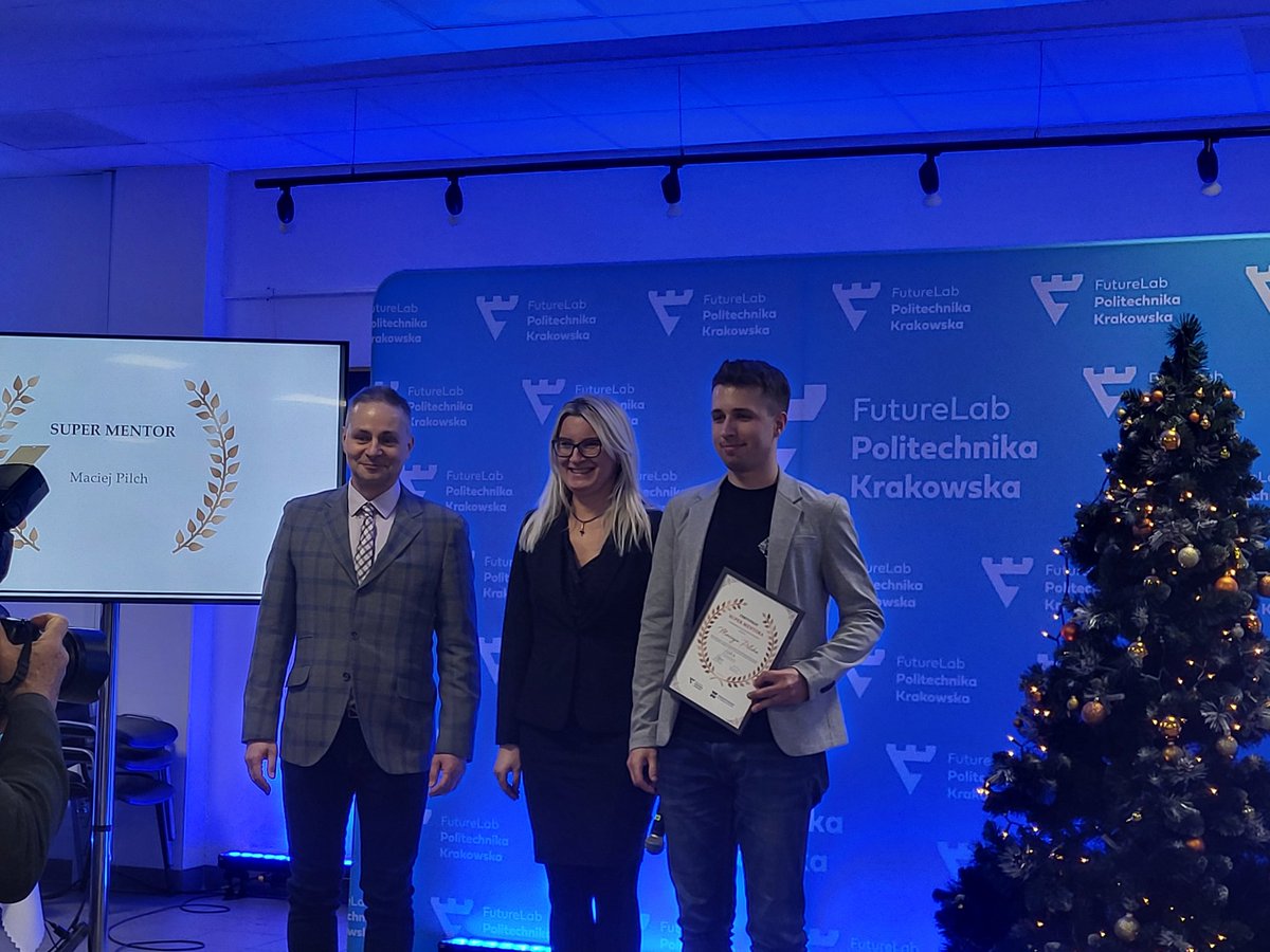 JoannaOrtyl's tweet image. Today @MaciejPilch123 and I had the opportunity to receive #SUPERMENTOR awards.This was an award given by #FUTURELAB PK as a appreciation for motivating and inspiring students. I would like to thank all the students who are with us for the opportunity to create a #OrtylPhotoLab
