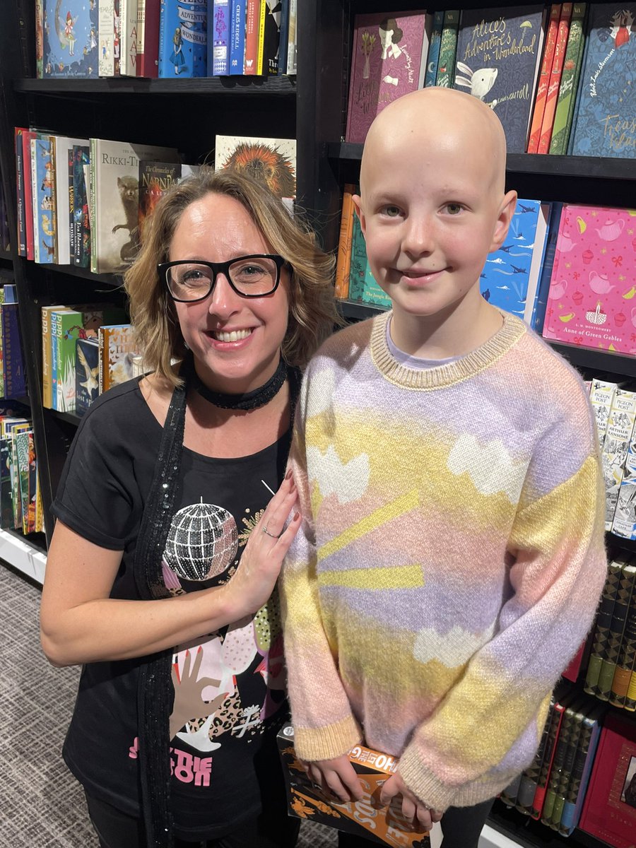 MrsMearkle's tweet photo. @MaryAliceEvans lovely to meet you this evening! Thank you for being so kind x https://t.co/oMGjXp5Ain