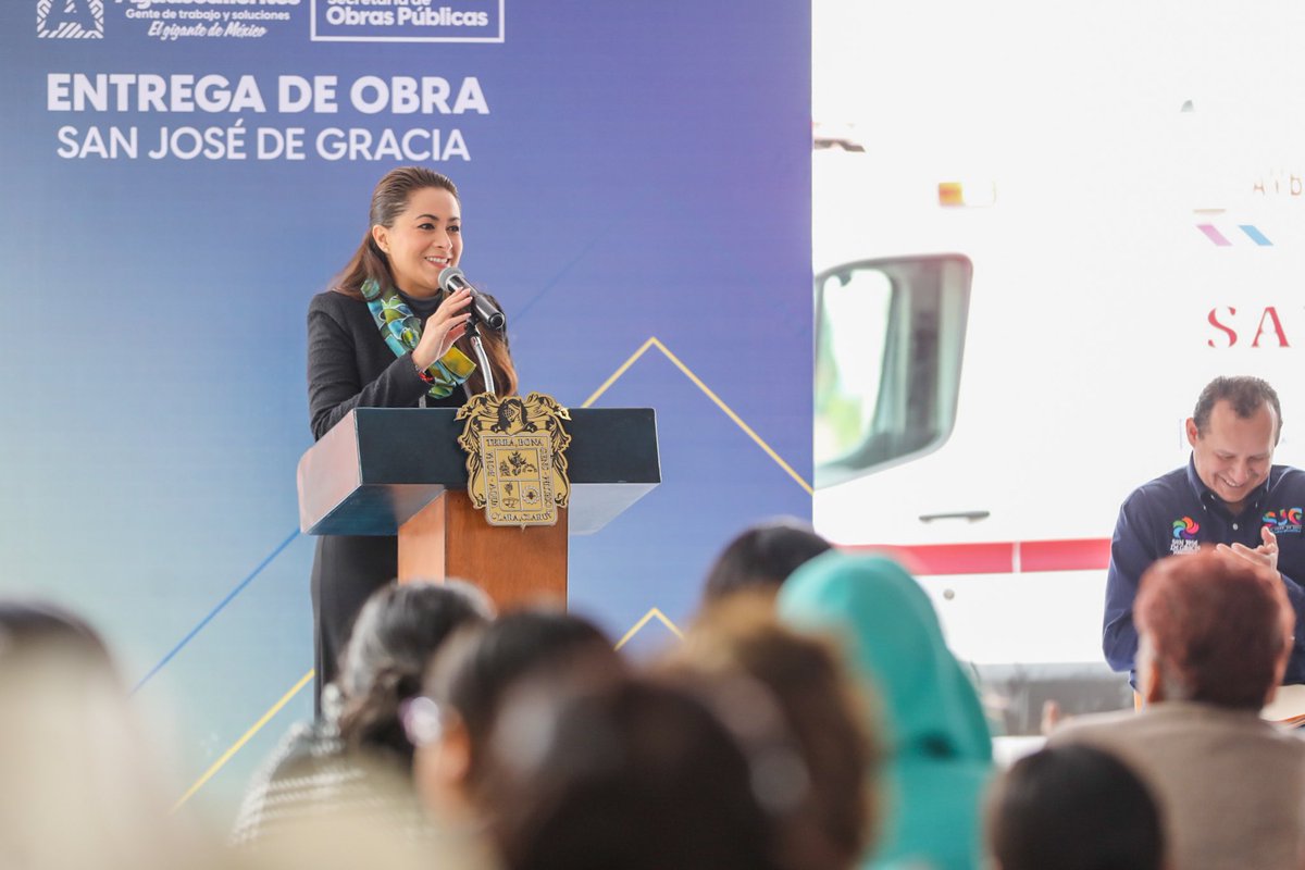 TereJimenezE's tweet photo. En nuestra visita a San José de Gracia, hicimos entrega de las obras de rehabilitación y ampliación de red sanitaria de la calle Nicolás Miranda, además, entregamos una nueva ambulancia que será de gran ayuda para la atención pre hospitalaria de las y los habitantes de este municipio.