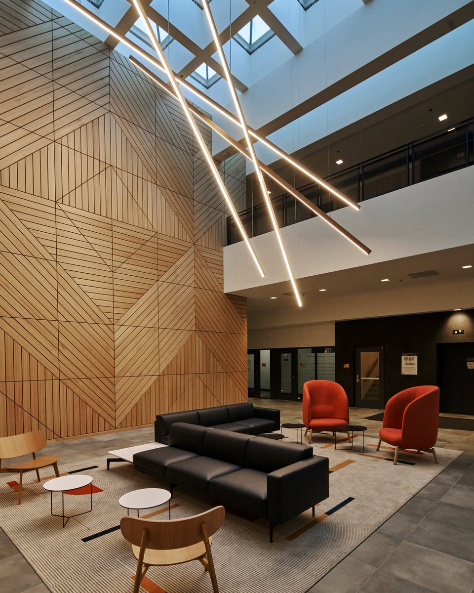 missionbellinc's tweet image. This downtown San Francisco feature wall with complimentary lighting was one of our favorites- a unique concept of patterns and lines that fit together like a puzzle.

#featurewall #architecturalmillwork #anglesandlines