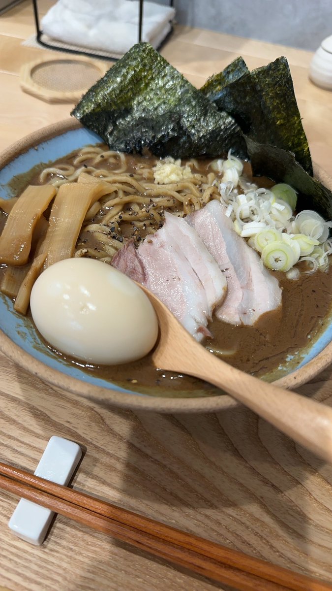 昨日からなんか妙に風が強いなと思っとったんやけど理由がわかった

あいつが帰ってきたけやったんや

風が吹いたら雷が落ちる

雷迎ぶっ放す準備は万端や

おかえり

そして皆様お久しぶりおはようご

ざいます