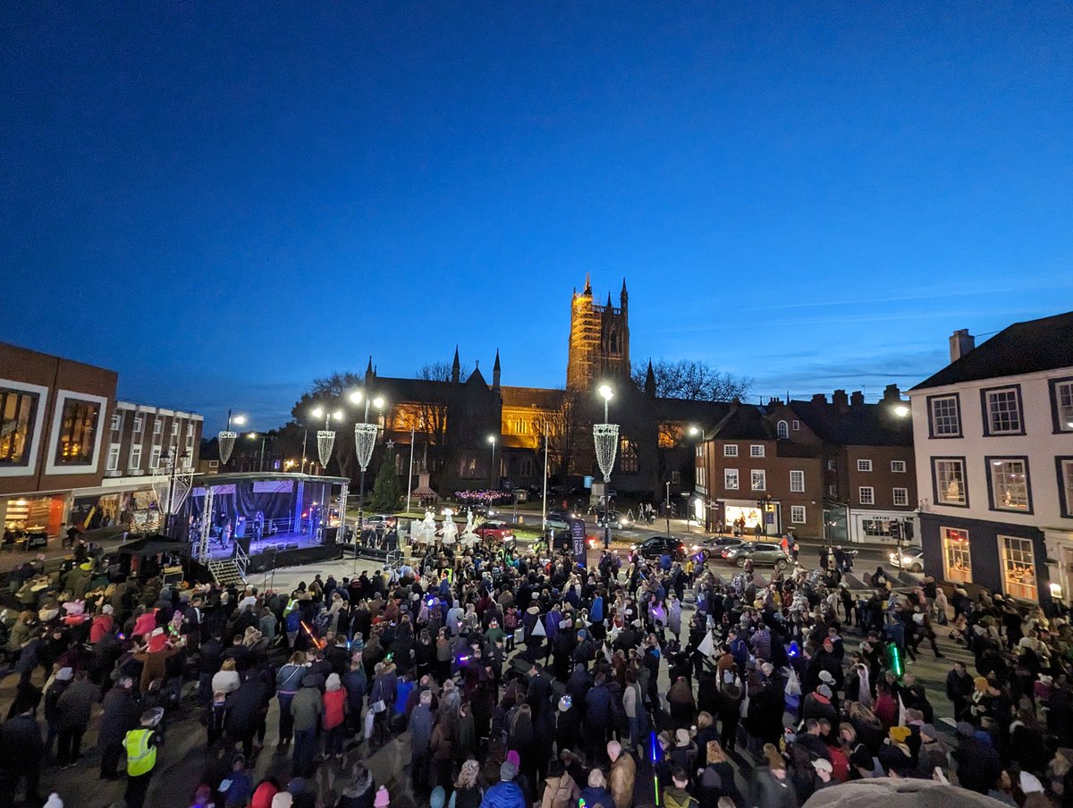 ArfHighway's tweet photo. We were delighted to provide event traffic management services for Worcester's Christmas Lights Switch-on today. The event also included the inaugural Starlight Lantern Parade, a spectacular procession of hand crafted lanterns primarily carried by children from local schools. https://t.co/Nu0G266q0z