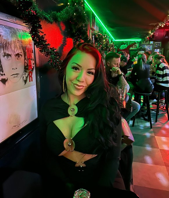 New York 🗽🎄🍸 https://t.co/uuhMsLV1aD