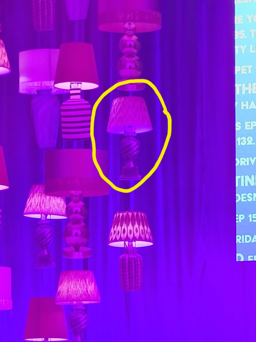 Sevanon's tweet image. Can someone fix the bulb in this lamp please. Flicking behind you is right putting me off. Enjoy everyone. #SMAnottingham