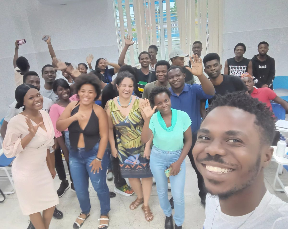 Juliana_bfarias's tweet image. Fim de semestre, exausta 
Mas dar aula de história da África para um turma de alunos africanos sempre anima
#unilab
#males