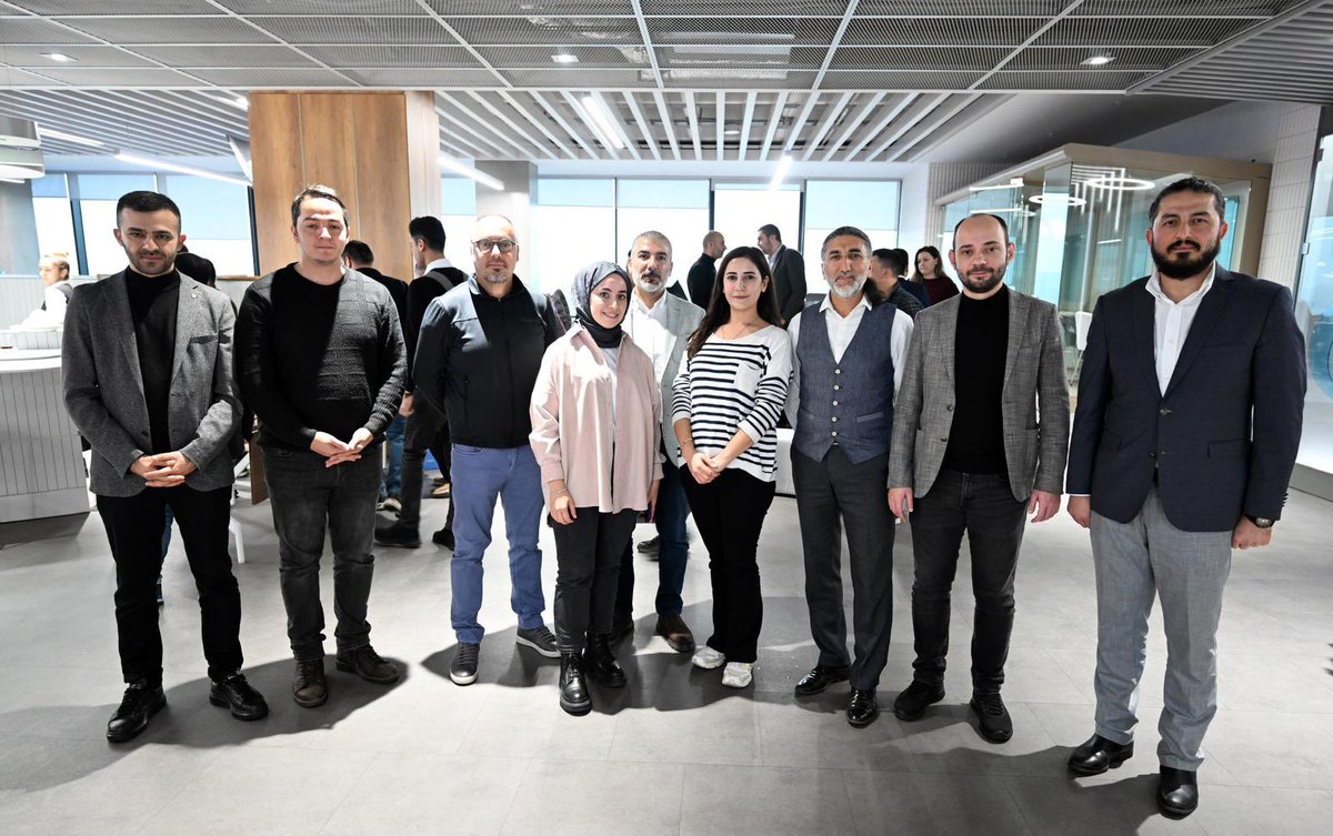 İstanbul Haber Merkezi olarak bir araya geldiğimiz yıl sonunu etkinliğimize Genel Yay.Yön. <a href="/Yusuf_Ozhan/">Yusuf Özhan</a> bey ve Türkiye Haberleri Dir. <a href="/HSYNYLMZ/">HÜSEYİN YILMAZ 🏆🏆🏆🏆</a> bey de katıldı.Etkinlikte yaptığı çalışmalar nedeniyle <a href="/ZynpRkpgl/">Zeynep Rakipoğlu Baş</a> <a href="/basakakblt/">Başak Akbulut Yazar</a> <a href="/hikmetfaruk/">Hikmet Faruk BAŞER</a> ve <a href="/emrahgokmenn/">Emrah Gökmen</a> ‘e hediyelerini takdim ettik