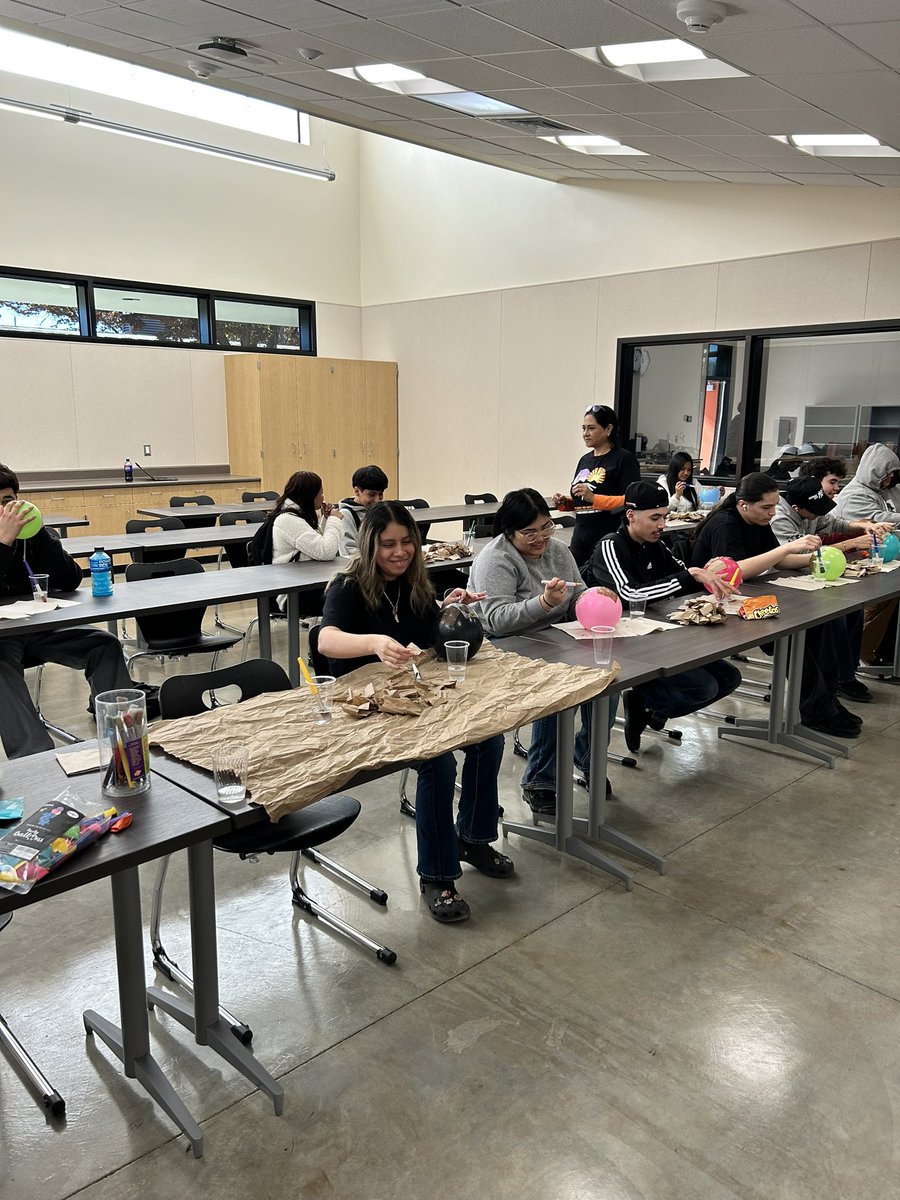 CHUSDAltEd's tweet photo. Art Day at Chesnut 🖌️🎨 https://t.co/XgQrSTG2Iw