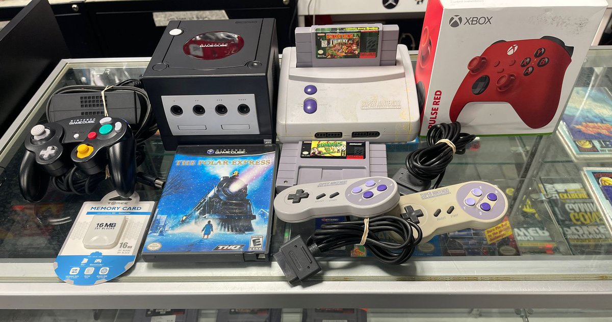 bklynvideogames's tweet image. Todays trade in 🤗
#snesjr #gamecube #xboxonecontroller #retroshop #retrogaming #brooklynvideogames #bvg